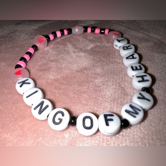 Taylor Swift Friendship Bracelet - Picture 2 of 4